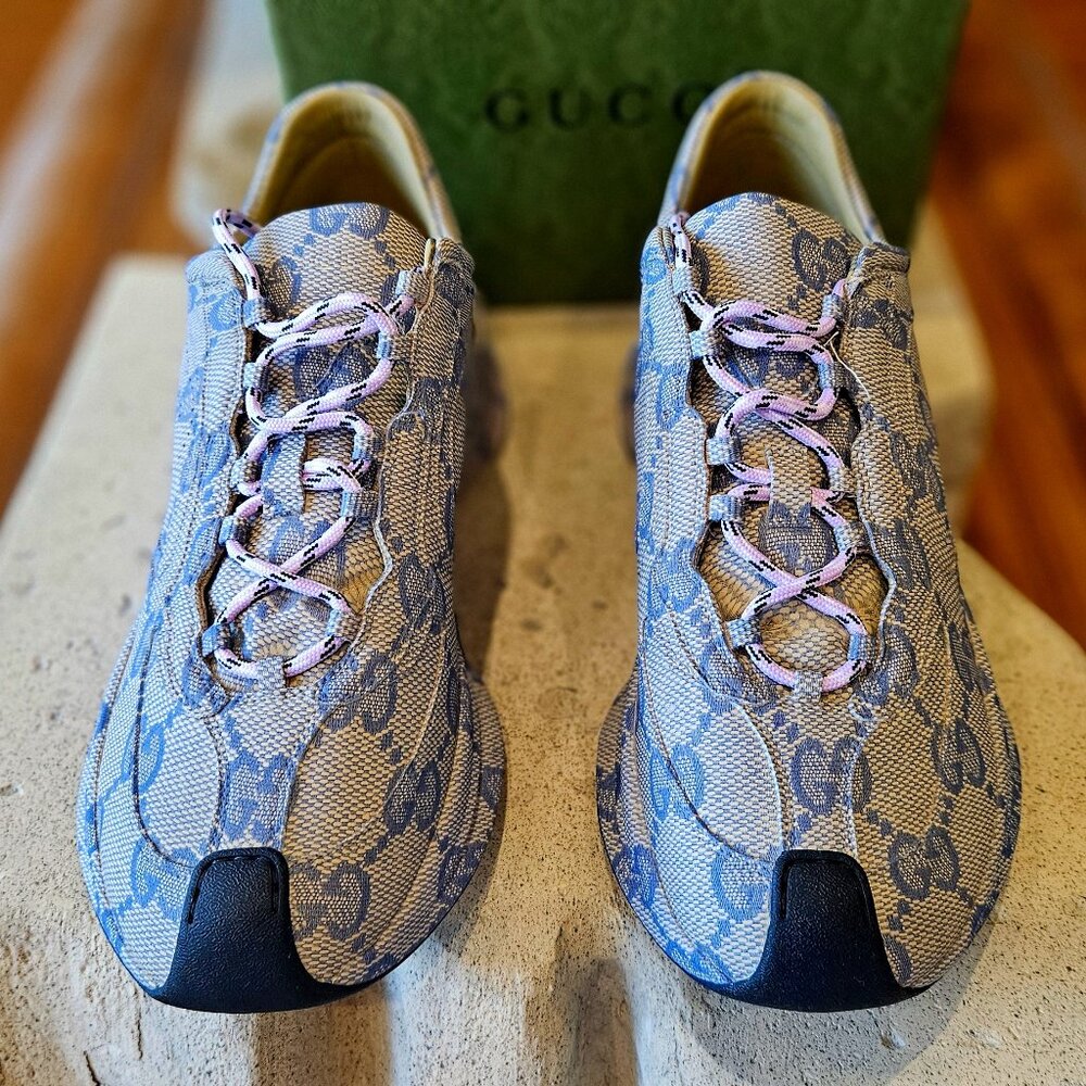 Gucci Gucci Run Sneaker 725612 AABEB - 4060 Beige Blue Monogram Leather Size 40 New