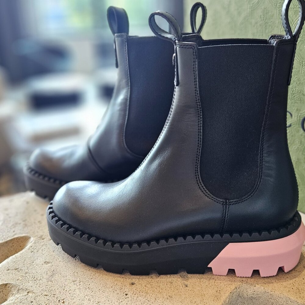 Gucci Gucci Chelsea Boot 762020 AAMC3 - 1000 Black Leather Size 36+ New Womens Shoes